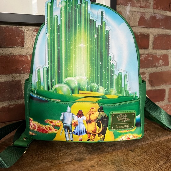 Lounge fly Wizard of Oz backpack 12 inches high 10 inches wide new with tags - Picture 2 of 10